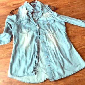 Shoulderless denim too